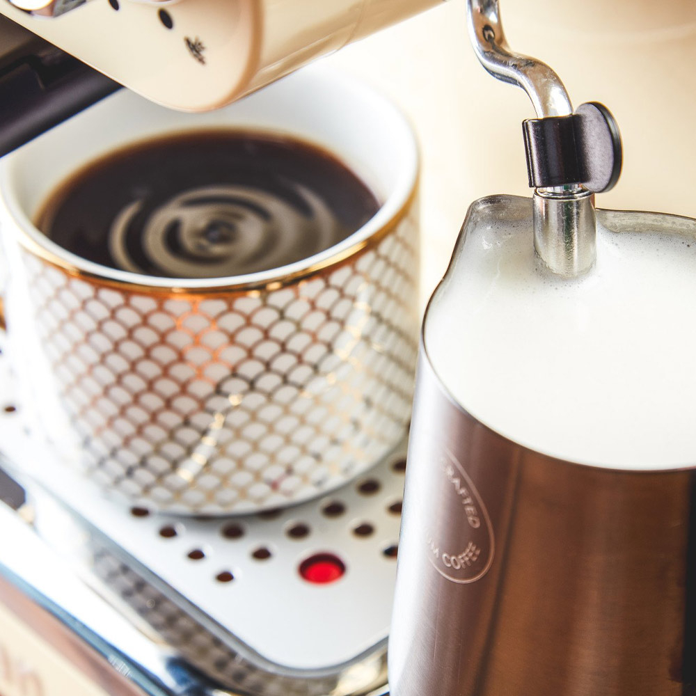 Retro espressomachine creme