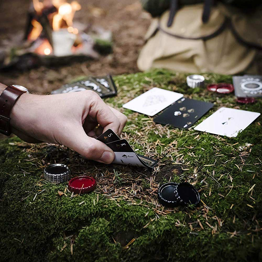 Gentlemen's Hardware Retro Campfire Games Texas Hold 'Em Poker Set