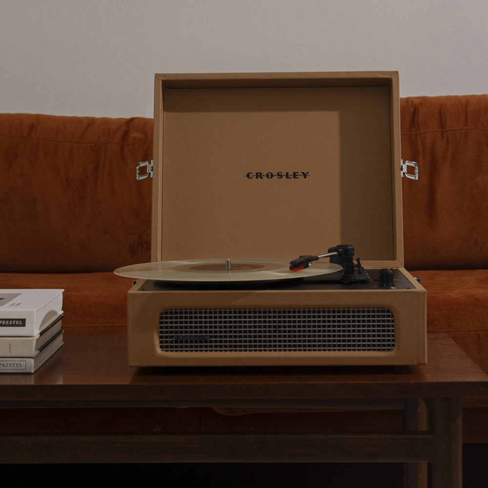 Crosley Voyager retro platenspeler tan Crosley Voyager retro platenspeler tan