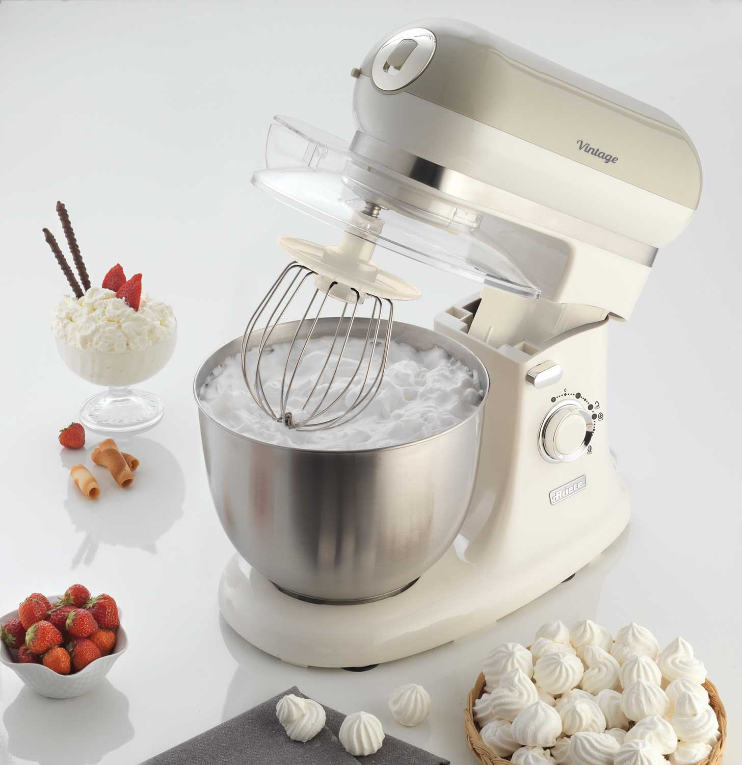 Retro keukenmachine beige Retro keukenmachine beige