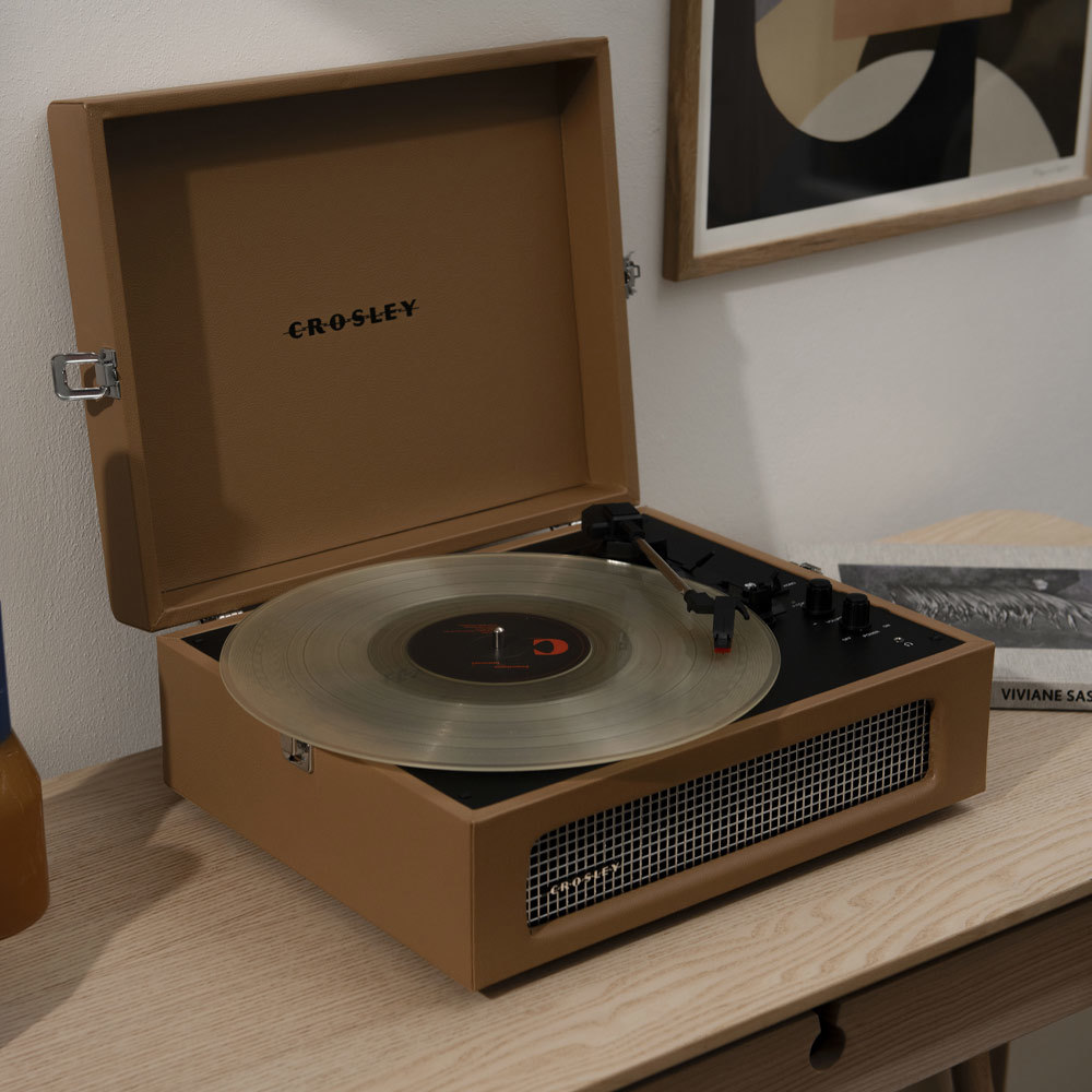 Crosley Voyager retro platenspeler tan Crosley Voyager retro platenspeler tan