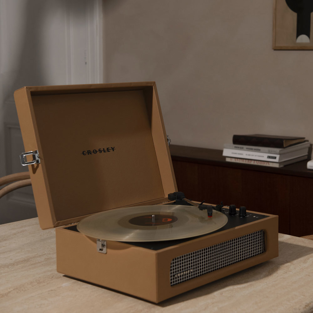 Crosley Voyager retro platenspeler tan Crosley Voyager retro platenspeler tan