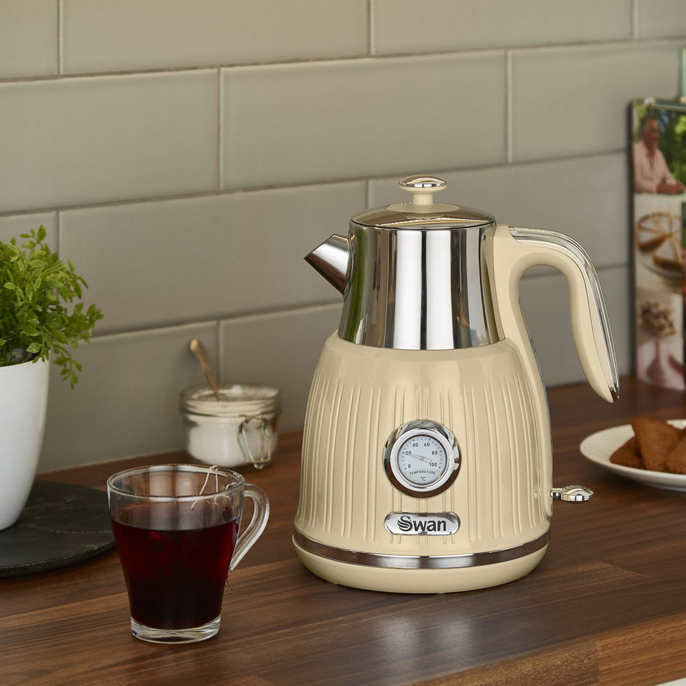 Swan retro waterkoker 1.5 liter creme