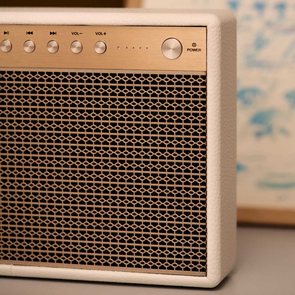 Crosley Montero retro Bluetooth speaker wit Crosley Montero retro Bluetooth speaker wit