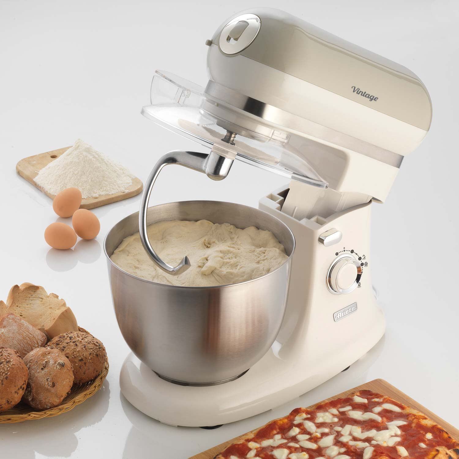 Retro keukenmachine beige Retro keukenmachine beige